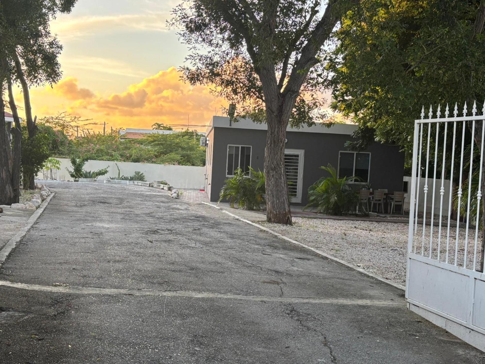 Advantage Apartments Curacao Вилемстад Екстериор снимка